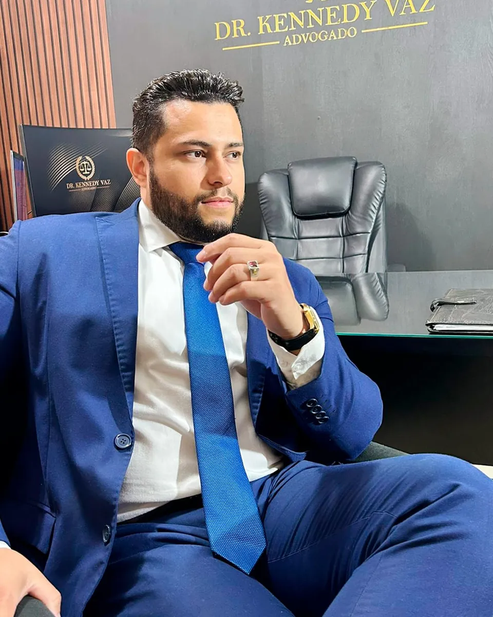 Dr. Kennedy Vaz — Advogado Proprietário e Professor
