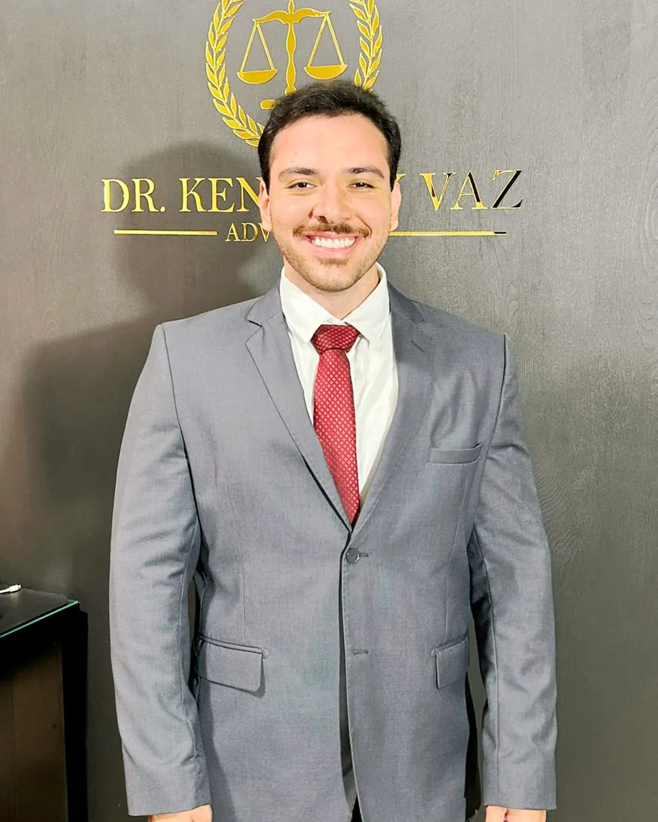 Dr. Vitor — Advogado Associado
